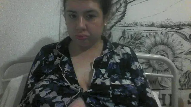 Snapshot of CamilaCherryX chatting on 10.12.25 CamilaCherryX online show from 10.12.25