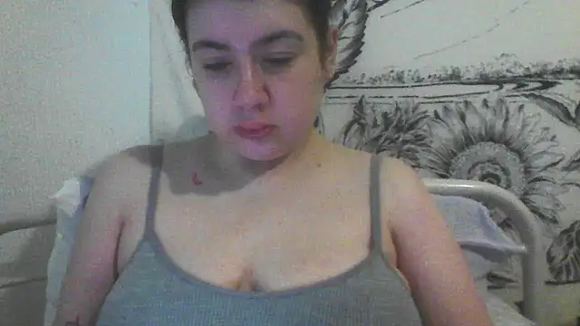 Snapshot of CamilaCherryX chatting on 11.04.25 CamilaCherryX online show from 11.04.25