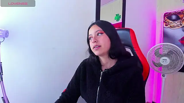 Snapshot of zoe_connor19 chatting on 10.02.25 zoe connor19 online show from 10.02.25