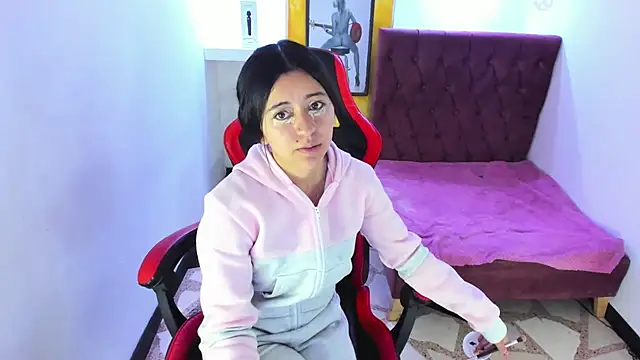 Snapshot of zoe_connor19 chatting on 11.05.25 zoe connor19 online show from 11.05.25