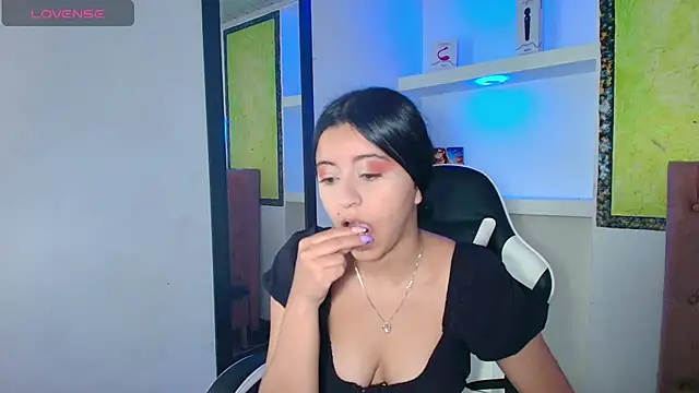 Snapshot of zoe_connor19 chatting on 11.18.25 zoe connor19 online show from 11.18.25