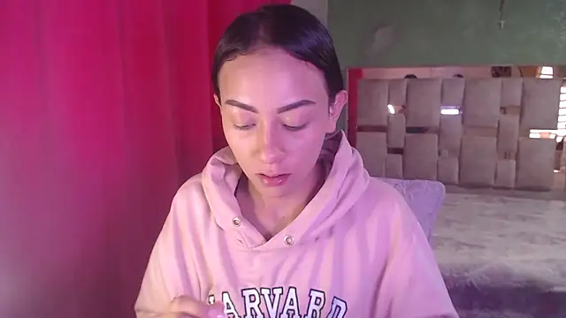 Snapshot of Little_aphrodite chatting on 12.18.25 Little aphrodite online show from 12.18.25