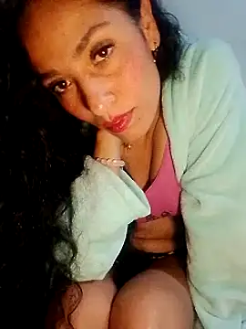 Snapshot of chloewildd_ chatting on 12.12.24 chloewildd  online show from 12.12.24