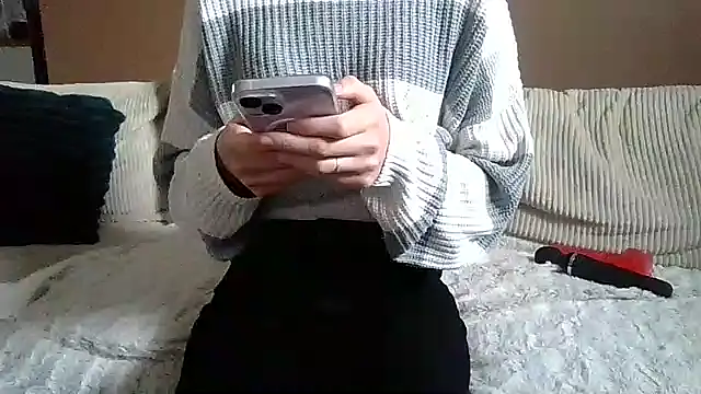 Petite moi online show from 03.12.26