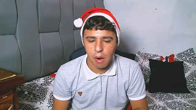 Snapshot of beautiful_james chatting on 12.12.24 beautiful james online show from 12.12.24