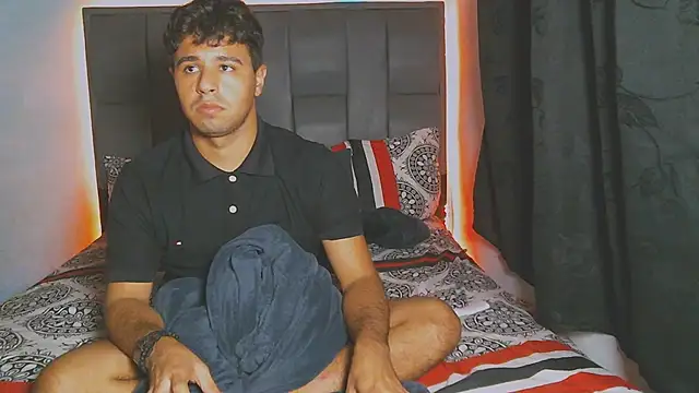 Snapshot of beautiful_james chatting on 12.17.24 beautiful james online show from 12.17.24