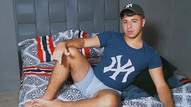 Snapshot of beautiful_james chatting on 02.01.25 beautiful james online show from 02.01.25