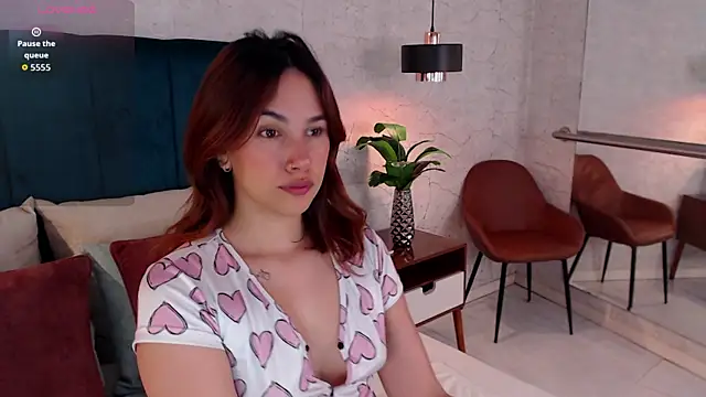 Snapshot of AdeleAndersonn chatting on 10.26.25 AdeleAndersonn online show from 10.26.25