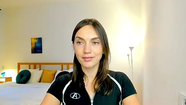 Snapshot of LovelyeeMia chatting on 12.02.24 LovelyeeMia online show from 12.02.24