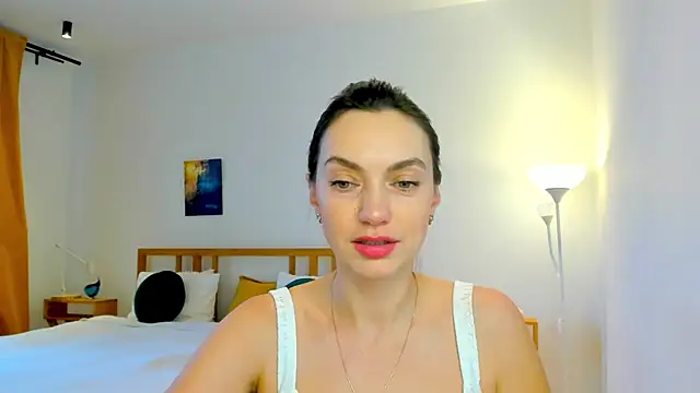 Snapshot of LovelyeeMia chatting on 12.12.24 LovelyeeMia online show from 12.12.24