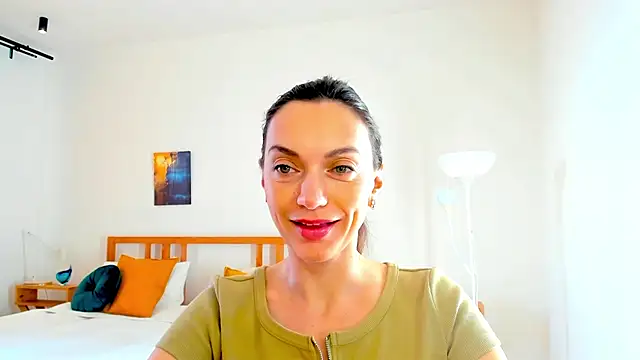 LovelyeeMia online show from 12.14.24