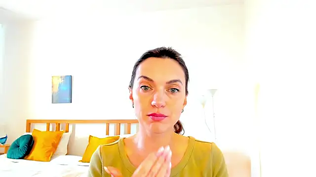 LovelyeeMia online show from 12.14.24