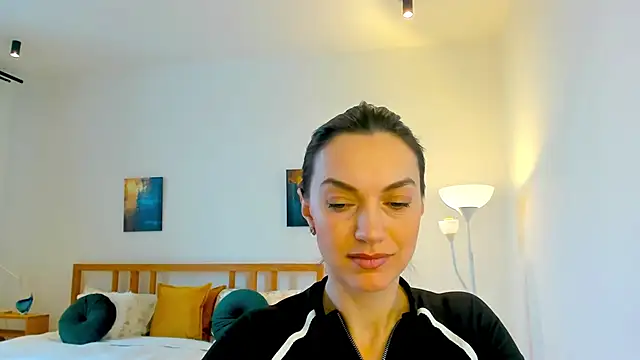 LovelyeeMia online show from 12.16.24