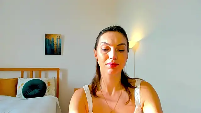 LovelyeeMia online show from 12.19.24