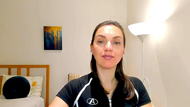 Snapshot of LovelyeeMia chatting on 12.20.24 LovelyeeMia online show from 12.20.24