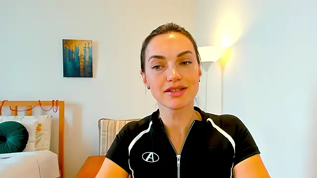 LovelyeeMia online show from 12.28.24