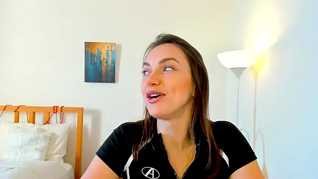 Snapshot of LovelyeeMia chatting on 01.06.25 LovelyeeMia online show from 01.06.25