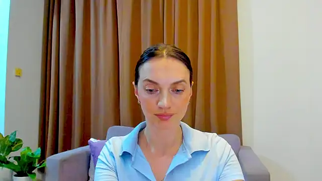 Snapshot of LovelyeeMia chatting on 10.17.25 LovelyeeMia online show from 10.17.25