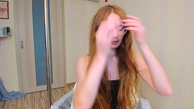 Snapshot of Fire_Luna chatting on 10.08.25 Fire Luna online show from 10.08.25