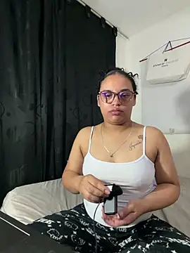 Snapshot of angela_angels_ chatting on 05.17.26 angela angels online show from 05.17.26