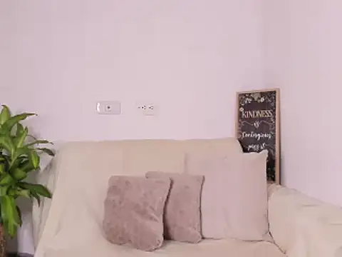 Snapshot of lulu_rrussell chatting on 01.28.25 lulu rrussell online show from 01.28.25