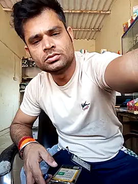 Snapshot of Priynkarani chatting on 11.19.25 Priynkarani online show from 11.19.25