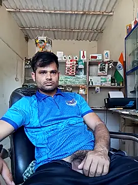 Snapshot of Priynkarani chatting on 11.20.25 Priynkarani online show from 11.20.25