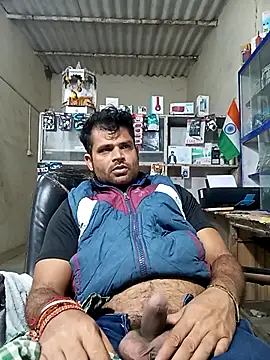 Snapshot of Priynkarani chatting on 11.21.25 Priynkarani online show from 11.21.25