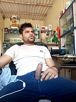 Snapshot of Priynkarani chatting on 11.23.25 Priynkarani online show from 11.23.25