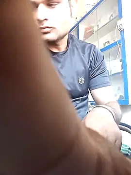 Snapshot of Priynkarani chatting on 11.28.25 Priynkarani online show from 11.28.25