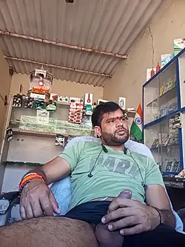 Snapshot of Priynkarani chatting on 12.16.25 Priynkarani online show from 12.16.25