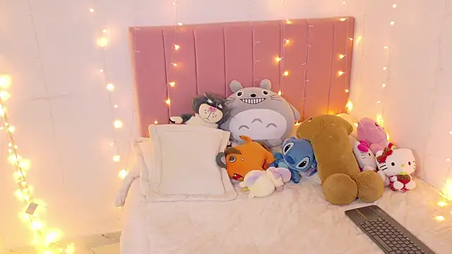 Snapshot of p3ach1 chatting on 12.05.25 p3ach1 online show from 12.05.25