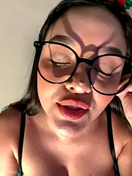 Snapshot of kenndall_21 chatting on 12.02.25 kenndall 21 online show from 12.02.25