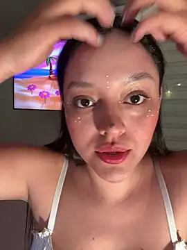 Snapshot of kenndall_21 chatting on 12.20.25 kenndall 21 online show from 12.20.25