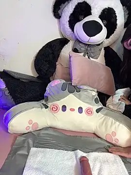 IamSteph13 online show from 04.28.26