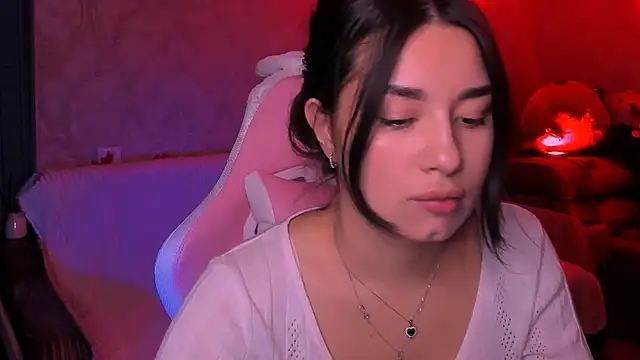 Snapshot of Swee_Alicee chatting on 11.26.25 Swee Alicee online show from 11.26.25