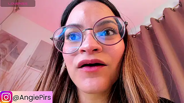 Snapshot of Angie_Pirss chatting on 10.15.25 Angie Pirss online show from 10.15.25