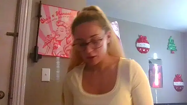 Snapshot of lexybabyxo chatting on 12.16.25 lexybabyxo online show from 12.16.25