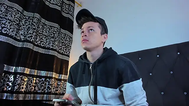 Snapshot of Angel_Cuervo chatting on 01.21.25 Angel Cuervo online show from 01.21.25