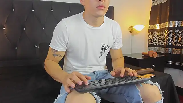 Snapshot of Angel_Cuervo chatting on 02.15.25 Angel Cuervo online show from 02.15.25