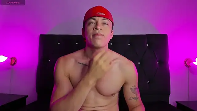 Snapshot of Angel_Cuervo chatting on 09.19.25 Angel Cuervo online show from 09.19.25