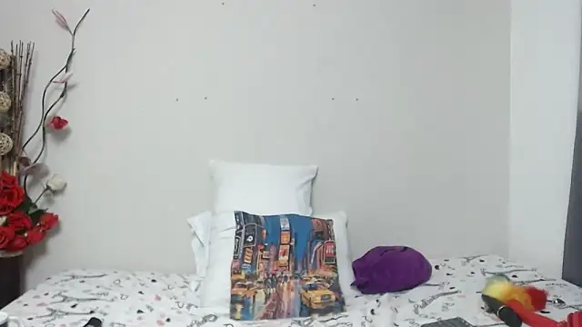 Nicol Love0 online show from 02.05.25