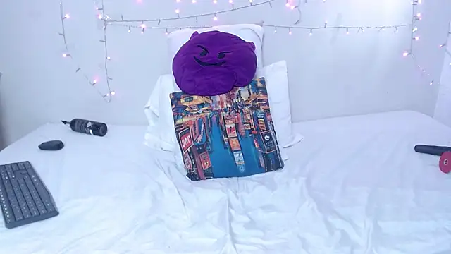 Nicol Love0 online show from 03.06.25