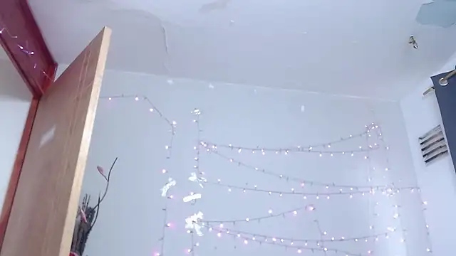 Nicol Love0 online show from 03.12.25