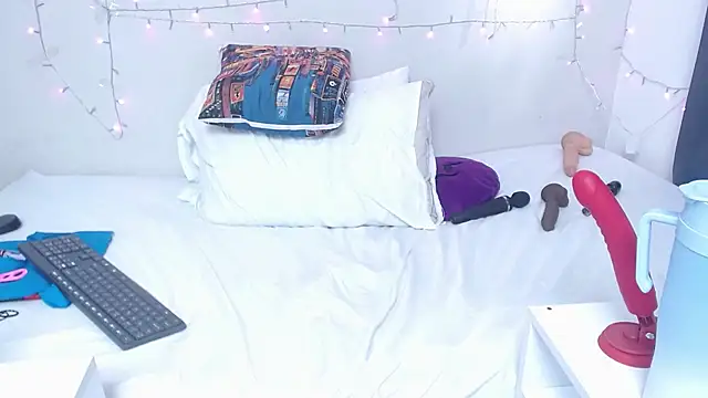 Nicol Love0 online show from 03.12.25