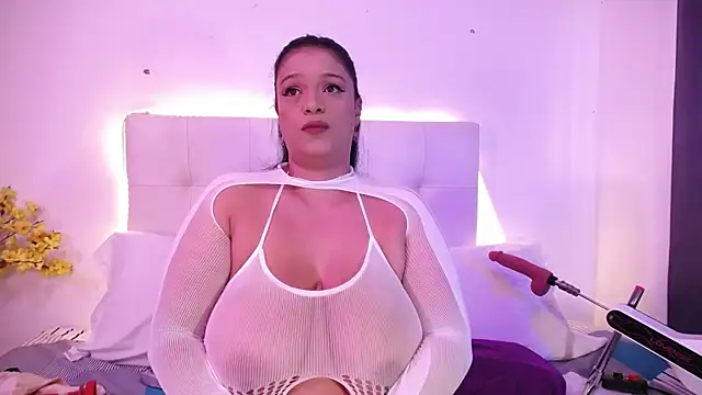 Nicol Love0 online show from 04.25.26