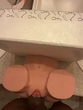 Snapshot of MaterialGolan chatting on 04.08.26 MaterialGolan online show from 04.08.26