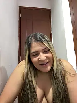 Snapshot of shantal_smith9 chatting on 10.16.25 shantal smith9 online show from 10.16.25