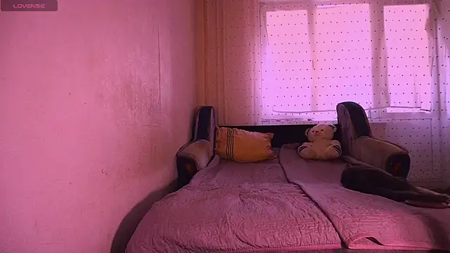 Snapshot of Chloe_strip chatting on 09.15.25 Chloe strip online show from 09.15.25