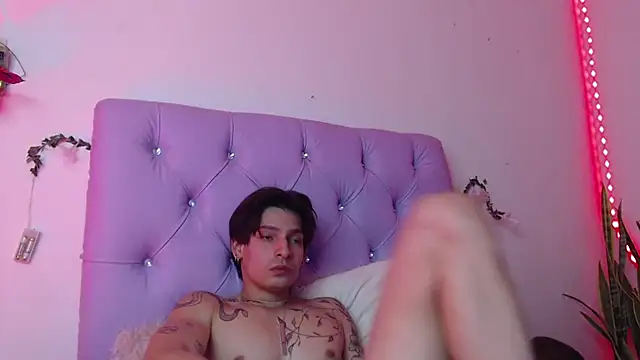 Snapshot of Apolo_Hidalgo01 chatting on 01.21.25 Apolo Hidalgo01 online show from 01.21.25